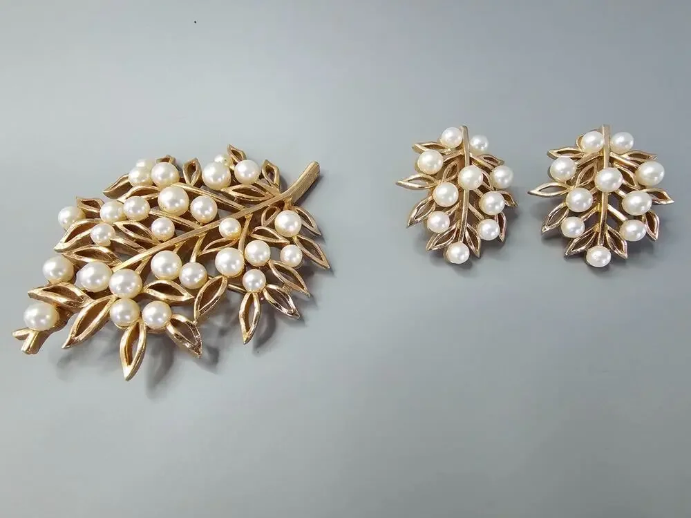 Crown Trifari Vtg Faux Pearl Rose Gold Leaf Brooch Clip Earrings Set 1960s